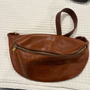 Fount belt bag